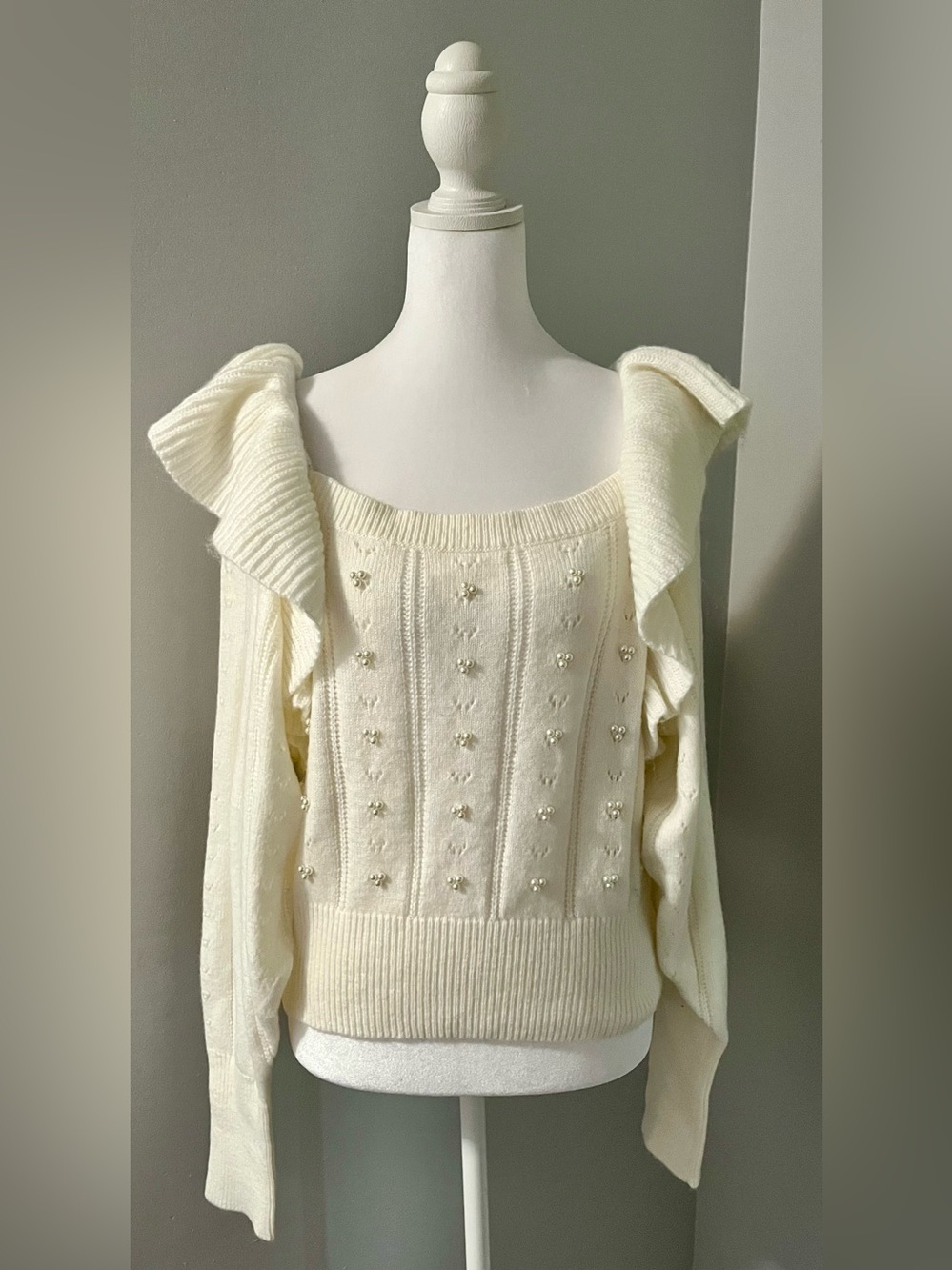 Astr Cabot Size XL White Ruffle-Shoulder Knit Sweater - Womens